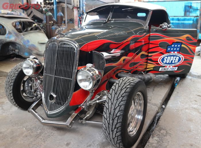 Salah satu Ford hot rod klasik dengan bodi airbrus kreasi bengkel Tomi Airbrush