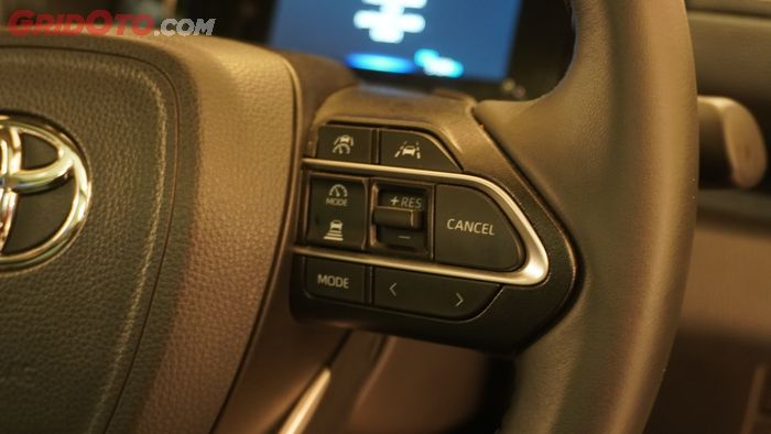 Tombol Setir Palang Kanan Toyota Kijang Innova Zenix Mengatur Pengoperasian Fitur TSS