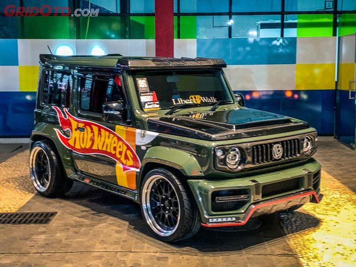 Full body kit asli Liberty Walk plus pakai air suspension di Jimny JB74 