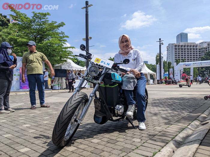Staf Khusus Menteri ESDM Sripeni Inten Cahyani di acara EV Fun Day 2022 di Plaza Timur Gelora Bung Karno