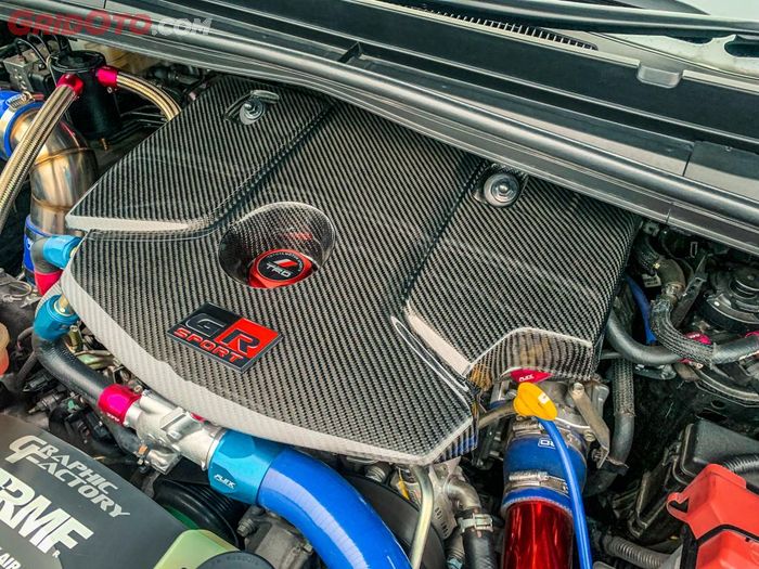 Cover engine dari carbon fiber