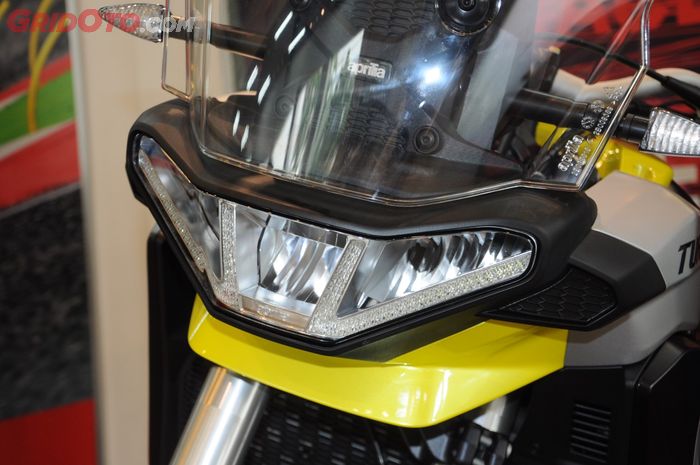 Tampang depan headlamp Aprilia Tuareg 660