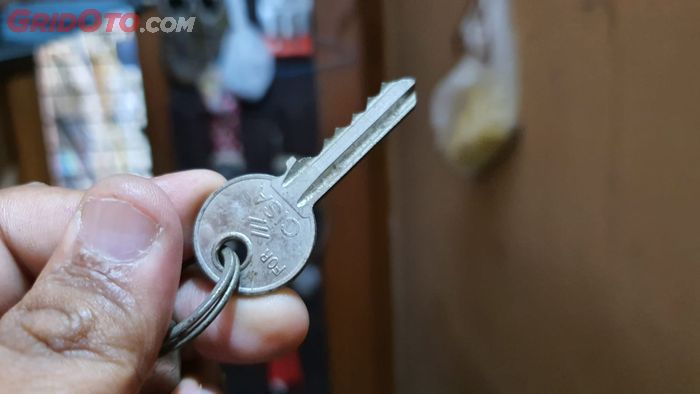 kunci rumah yang digunakan sebagai kunci motor 