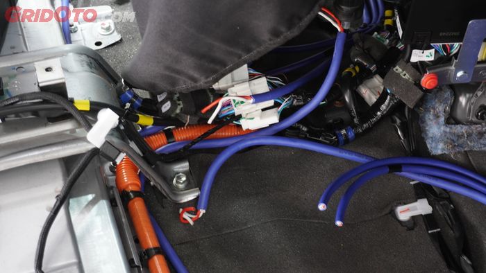 Jalur Kabel Oranye untuk Sistem Hybrid dari Baterai dan Warna Biru Jalur Kabel Audio Toyota Kijang Innova Zenix
