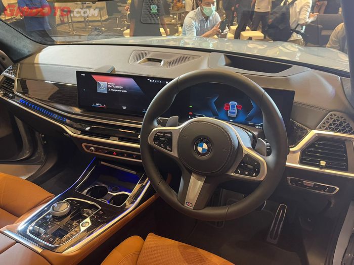New BMW X7 sudah dibekali BMW Curved Display