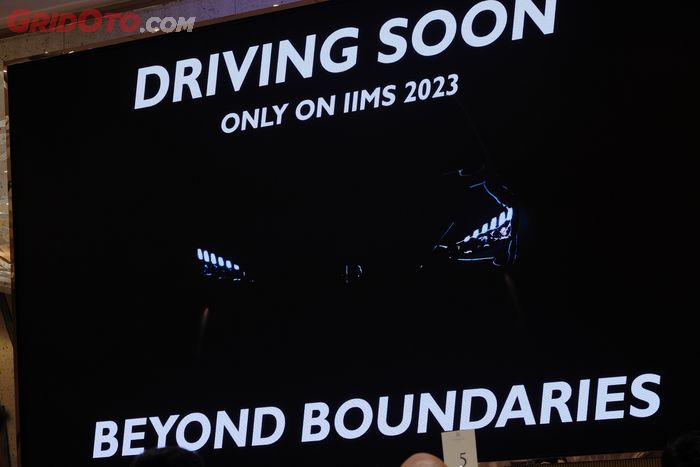 Siluet fascia mobil listrik yang akan diperkenalkan MG di IIMS 2023, kemungkinan besar MG4 EV.
