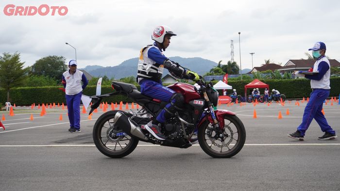 Kompetisi Safety Riding Kelas 300 cc dengan CBR300R Dinilai Memiliki Tantangan Tersendiri