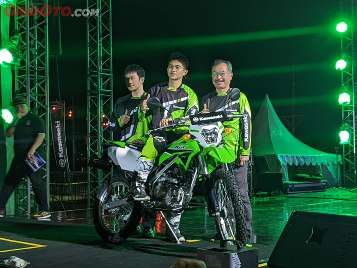 PT Kawasaki Motor Indonesia (KMI) memberikan kejutan dengan menghadirkan New KLX150  di KBW 2023