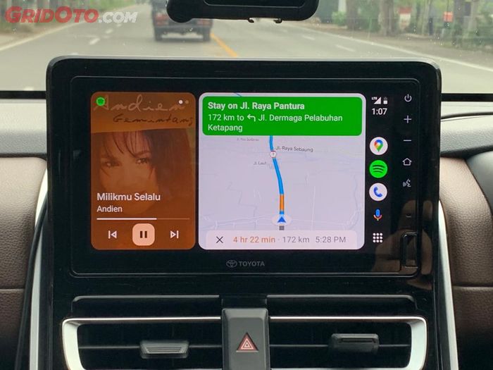 Gunakan aplikasi GPS Navigasi untuk memilih rute tercepat