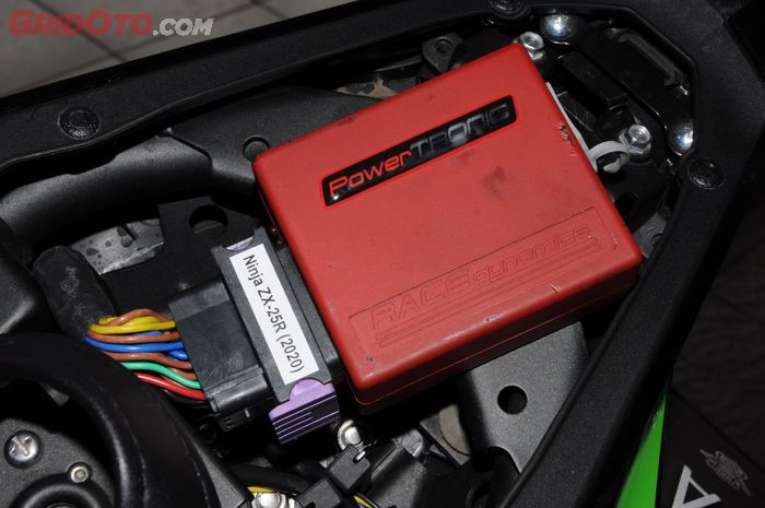 Niat awalnya hanya pasang piggyback Powertronic khusus ZX-25R, jadi keracunan bore up 300 cc.