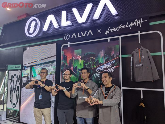 Di IIMS 2023, Alva hadirkan tiga produk jaket, t-shirt dan topi hasil kolaborasi dengan NeverTooLavish