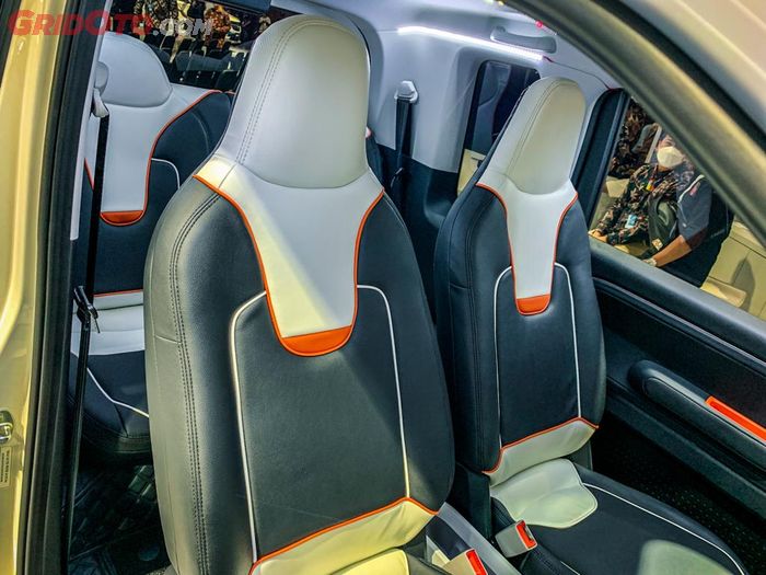 Jok, konsol tengah, doortrim, hingga setir dapat penuansaan baru