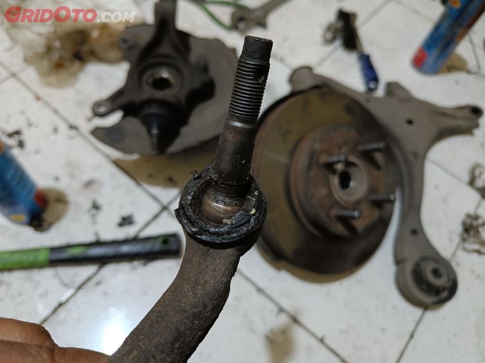 Tie rod rusak yang enggak bisa diperbaiki