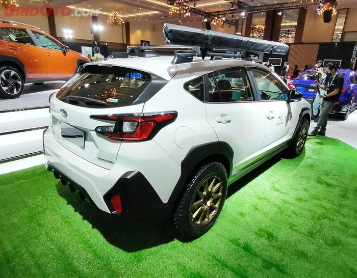 Subaru Crosstrek 2023 dengan tema modifikasi  overland