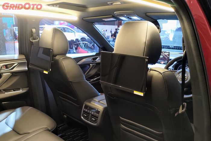 Rear seat entertainment yang menjadi fitur standar Mazda CX-9 mulai GJAW 2023 ini, bentuknya sederhana.