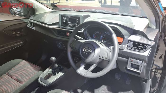 Interior Daihatsu Ayla 1.0 X MT.