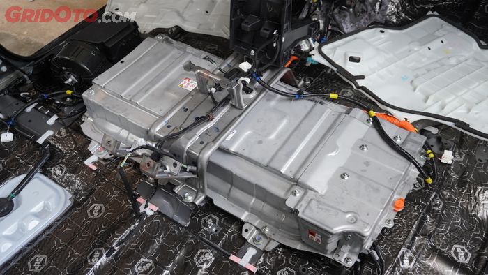 Baterai milik Toyota Kijang Innova Zenix Hybrid
