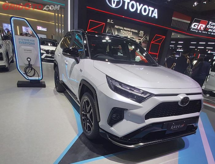 Toyota RAV4 GR Sport PHEV Punya Dua Tutup Tangki, Fungsinya Apa?