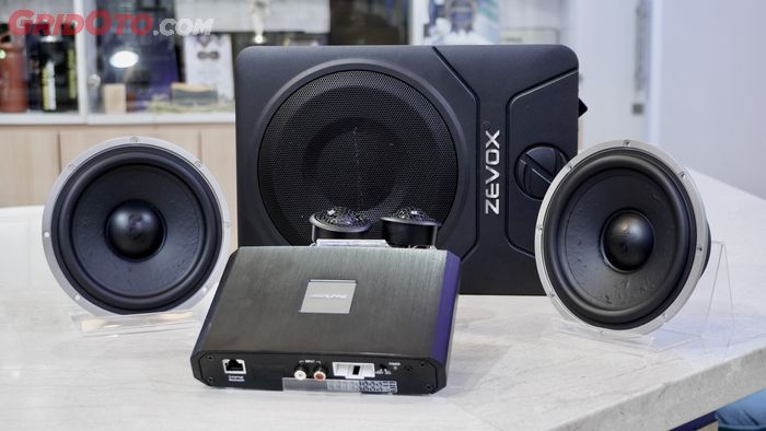 ILUSTRASI. Paket audio mobil terdiri dari speaker 2-way Ground Zero, prosesor Alpine, dan subwoofer aktif Zevox