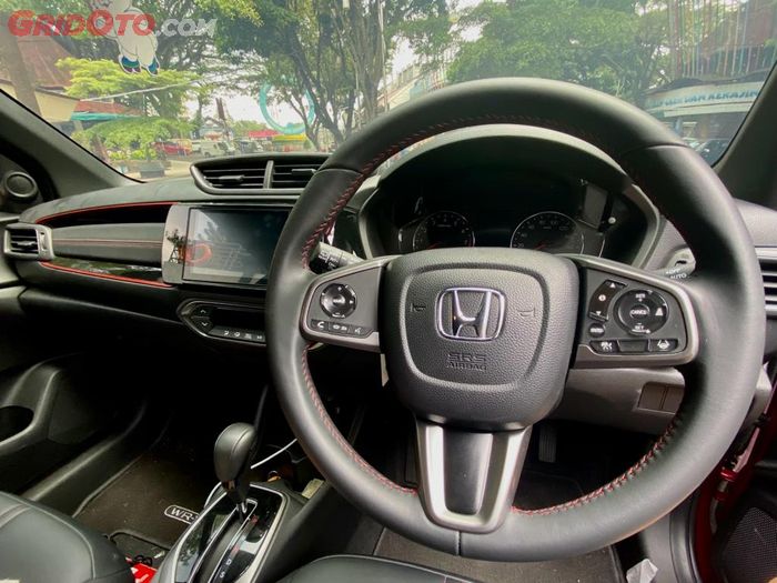 Tampilan dasbor dan setir Honda WR-V RS.