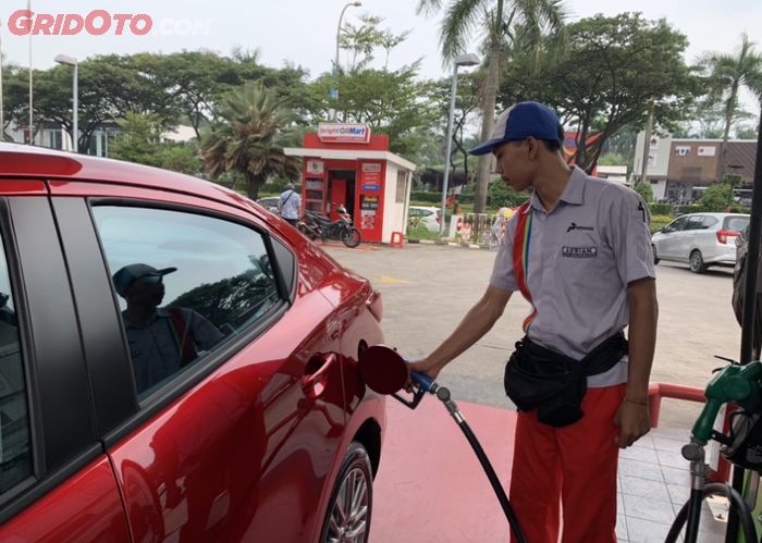 ILUSTRASI. Isi bahan bakar Pertamax oktan 92.