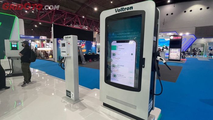 Model charging station milik Voltron yang memiliki ruang untuk iklan menjadi salah satu primadona untuk dipasang di tempat umum.