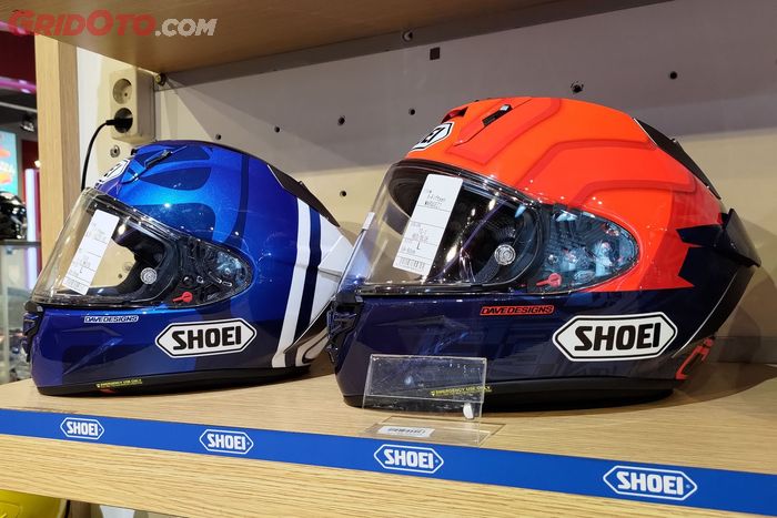 Desain milik Alex Marquez dan Marc Marquez masih jadi satu-satunya pilihan grafis replika pembalap untuk helm Shoei X-15 di Indonesia.