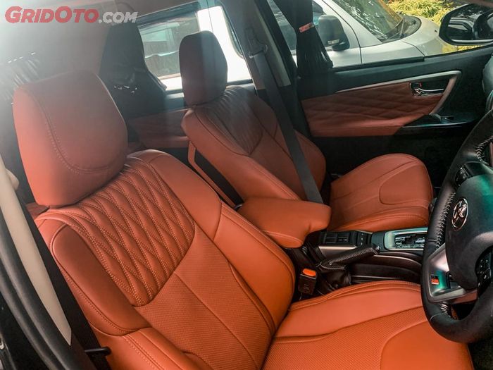 Kabin depan modifikasi Fortuner GR Sport milik Baze