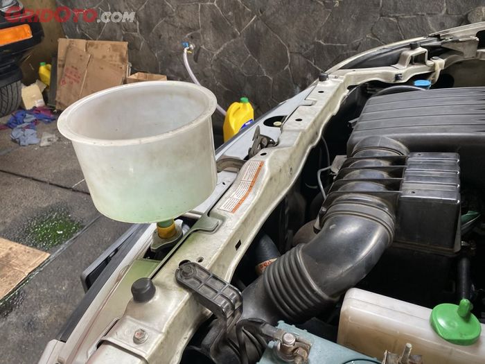 Ilustrasi radiator mobil bekas
