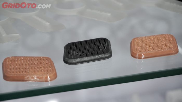 Contoh hasil cetakan 3D printing untuk cover speaker yang bisa dipasang pada pilar
