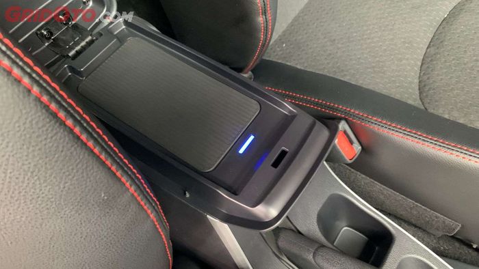 Wireless charger Daihatsu Terios.