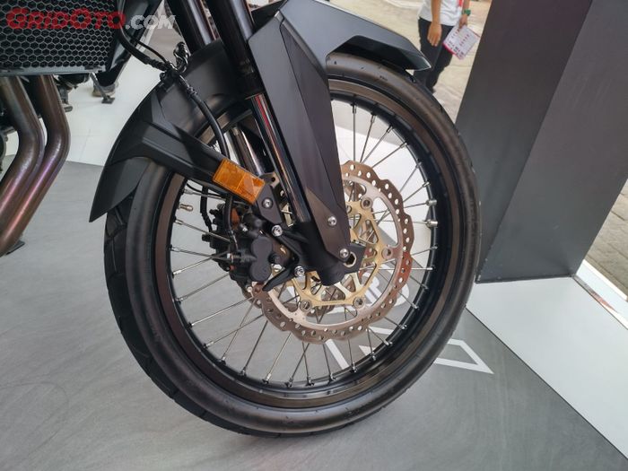 Lingkar roda depan Honda XL750 TransAlp 21 inci dengan ban dual purpose