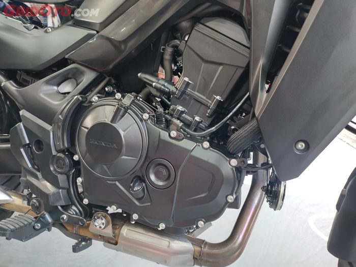 Mesin 755 cc Honda XL750 TransAlp mengusung crankshaft 270&deg;