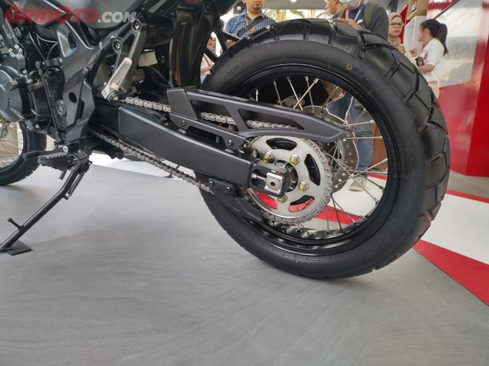 Lengan ayun aluminium turut mereduksi bobot keseluruhan Honda XL750 TransAlp