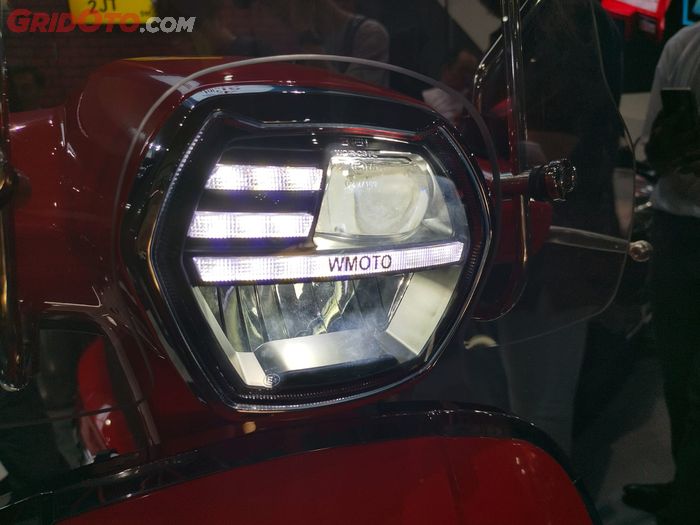 Headlamp W Moto Greta 150 pakai LED asimetris