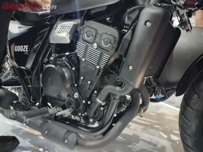 Walau tampang klasik, W Moto Gooze 700 mengusung mesin modern 2 silinder 700 cc DOHC EFI