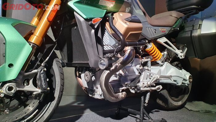 Mesin 1.042 cc V-Twin Moto Guzzi V100 Mandello jadi mesin Guzzi pertama yang pakai pendingin cairan