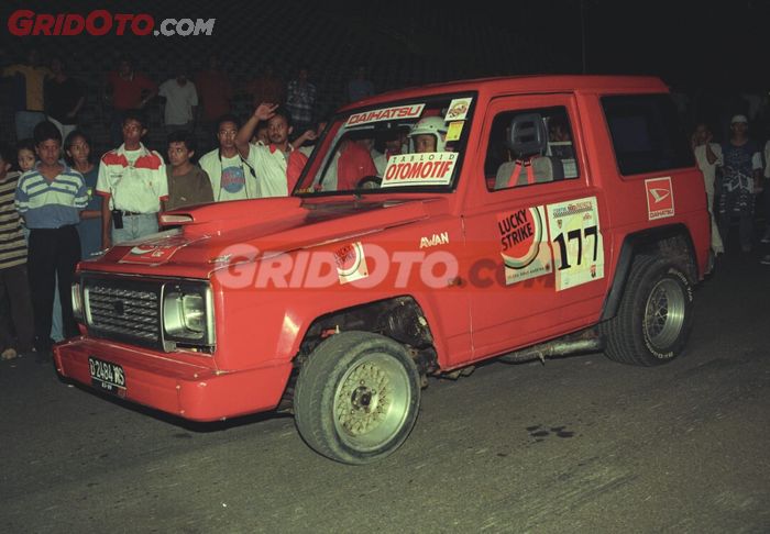 Daihatsu Feroza di arena drag race