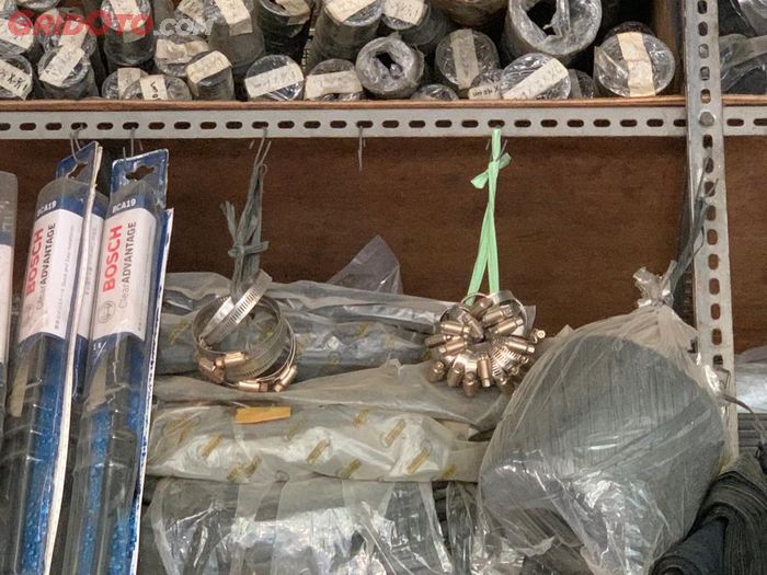 Contoh bracket selang yang tersedia di toko Bandung Jaya