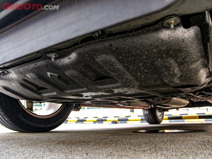 Pasang crank guard lantran kolong mesin Toyota Raize tak ada pelindung