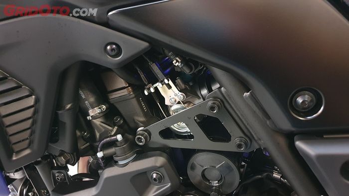 Yamaha Tenere 700 belum TBW, tuh di throttle body ada 2 kabel gas push-pull