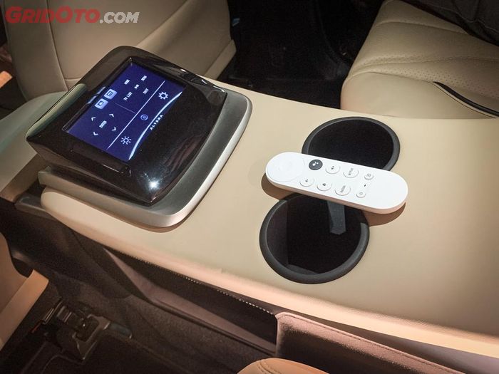 Touch screen sebagai control pusat multimedia di Toyota Fortuner Altera