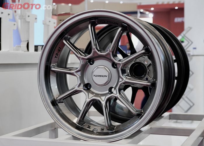Pelek aftermarket Torsion Wheels TR-07 dibanderol dengan harga Rp 4,7 juta satu set.