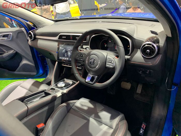 Interior sporty MG New ZS EV