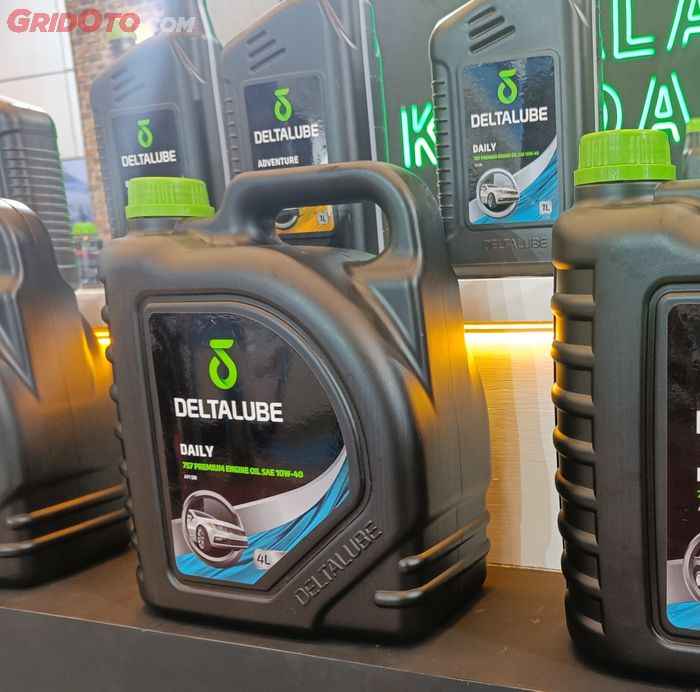 Oli mesin Deltalube 10W-40 untuk Toyota Avanza