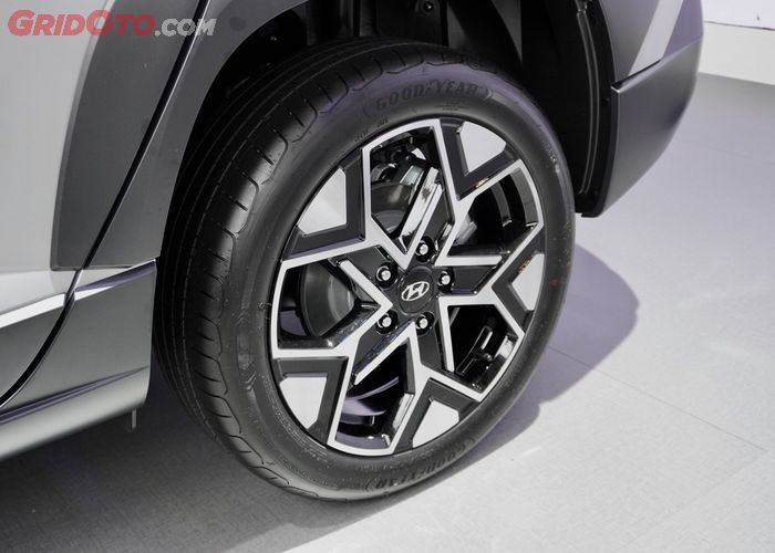 Hyundai Stargazer X gunakan roda 17 inci dengan ruang fender cukup besar