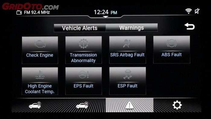 Fitur monitoring Vehicle Alerts dan Warnings di head unit baru Suzuki Baleno improvement 2023.