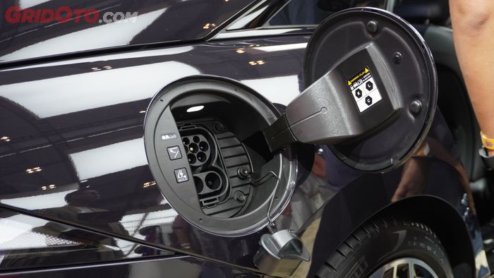 Dengan DC ultra fast charging Hyundai IONIQ 6 hanya butuh 18 menit pengisian daya baterai dari 10 ke 80 persen.