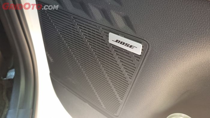 Audio BOSE pada Hyundai Stargazer X.