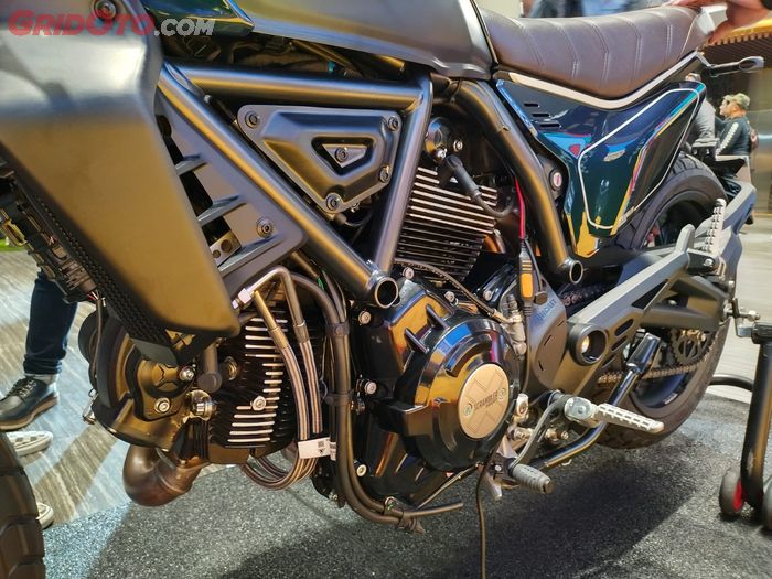 Mesin L-Twin 803 cc Ducati Scrambler terbaru lebih ringan 2,5 kg dan mengadopsi ride by wire